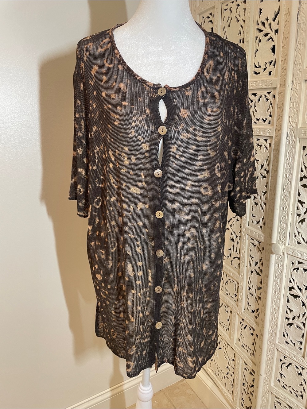 VINTAGE KRIZIA MAGLIA Lightweight Black and Tan Leopard-Print Button-Front Top